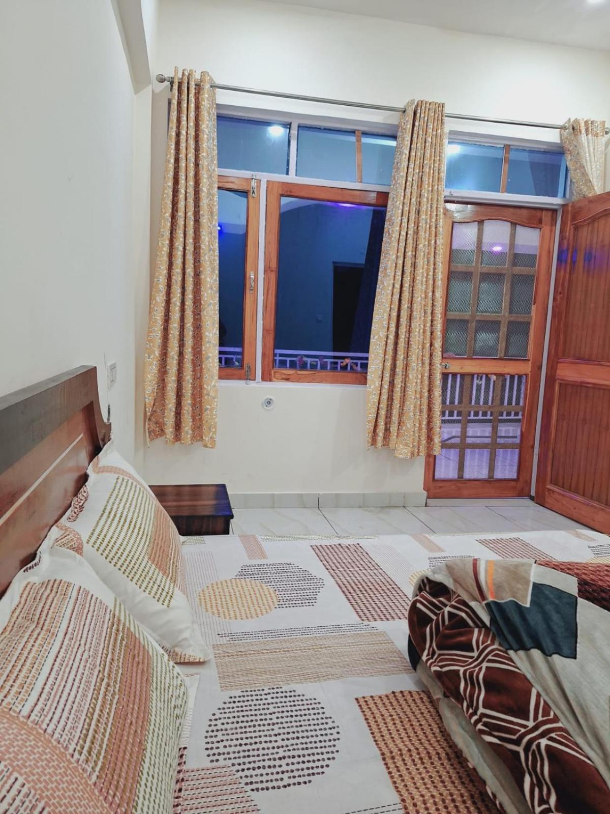 Chandarshila Hike Homestay Ukhimath Exteriör bild