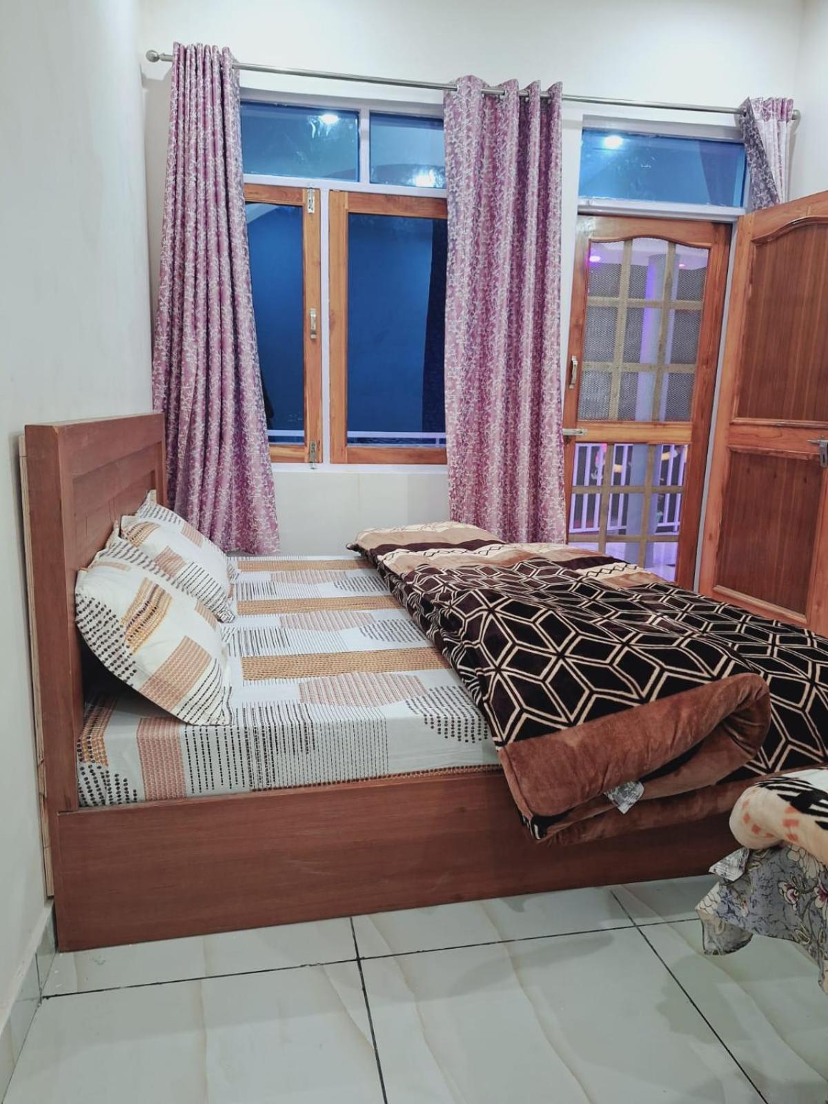 Chandarshila Hike Homestay Ukhimath Exteriör bild